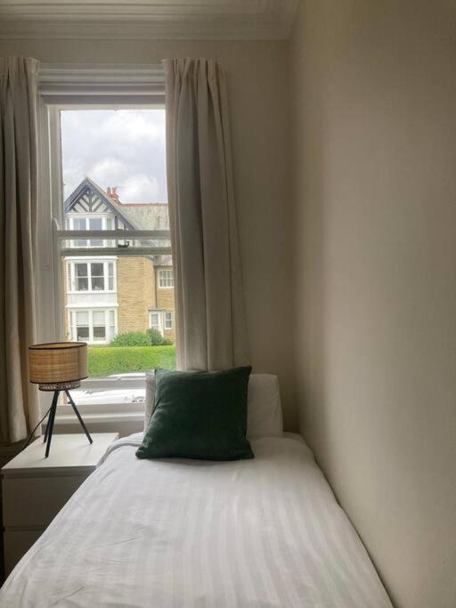 Spacious & Bright 3 Bed Harrogate Apartment Esterno foto